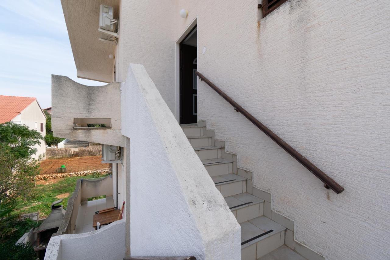 Apartments By The Sea Mandre, Pag - 3084 Kolan Exterior photo