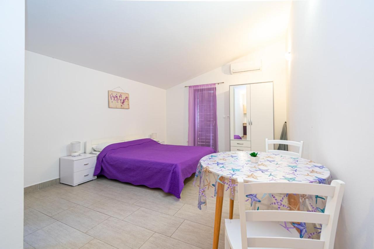 Apartments By The Sea Mandre, Pag - 3084 Kolan Exterior photo