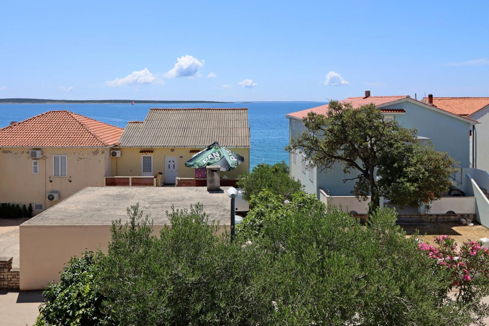Apartments By The Sea Mandre, Pag - 3084 Kolan Exterior photo