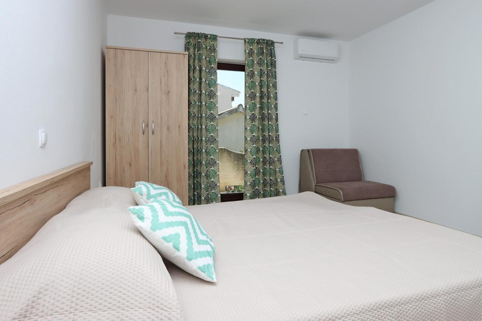 Apartments By The Sea Mandre, Pag - 3084 Kolan Room photo