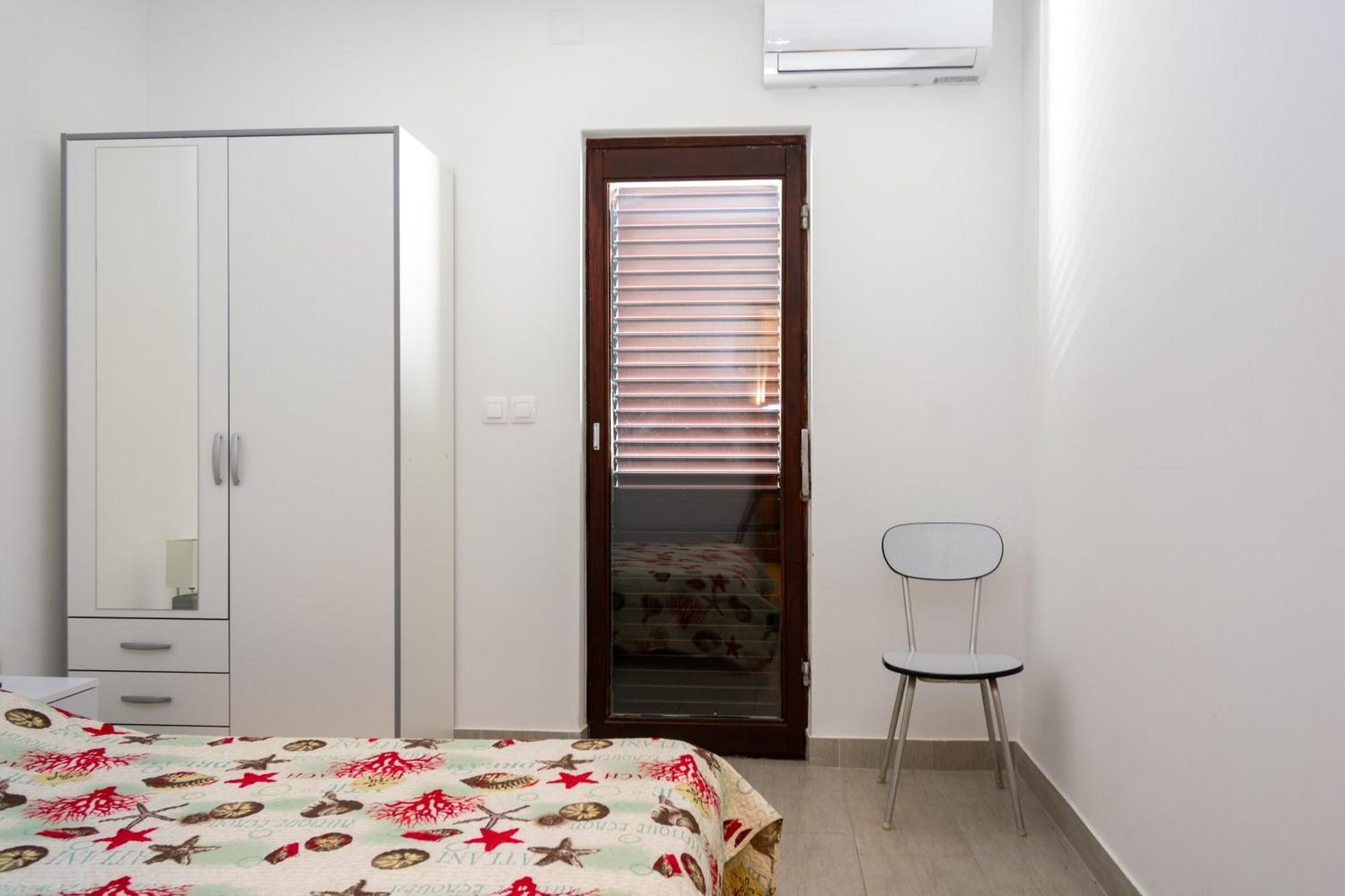 Apartments By The Sea Mandre, Pag - 3084 Kolan Room photo
