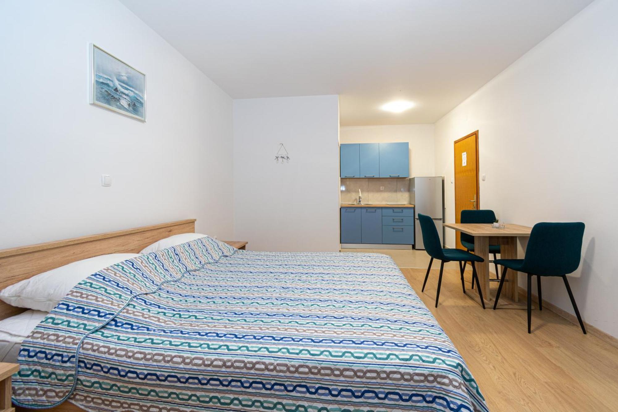 Apartments By The Sea Mandre, Pag - 3084 Kolan Room photo