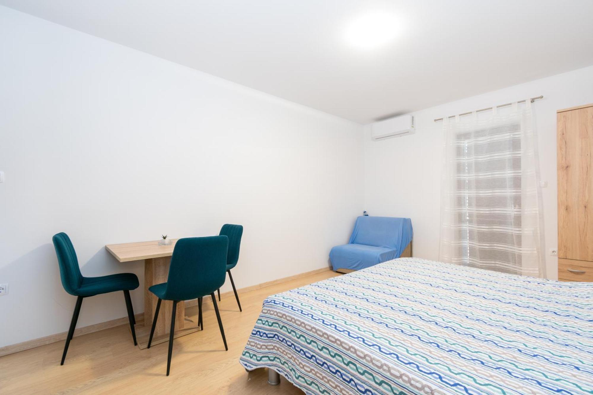Apartments By The Sea Mandre, Pag - 3084 Kolan Room photo